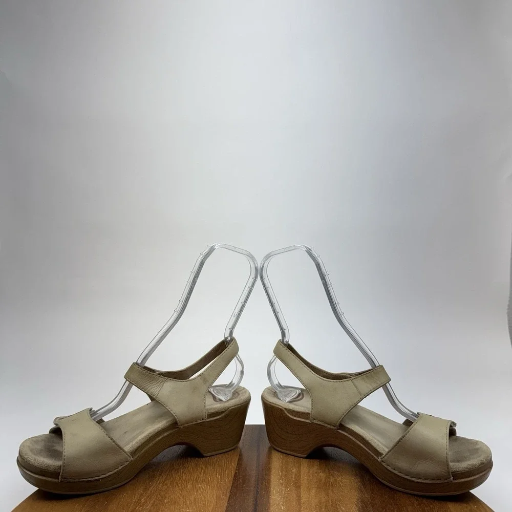 Womens Dansko Sonnet Floral Embossed Tan Leather Heeled Sandals SZ EU 39 US 8.5